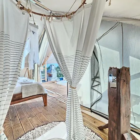 Tatil parkı Golden Haven Luxe Glamp Murter