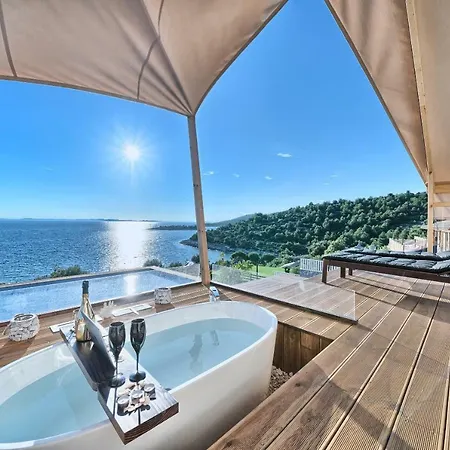 Golden Haven Luxe Glamp Kompleks wypoczynkowy