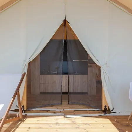 Tatil parkı Golden Haven Luxe Glamp Murter