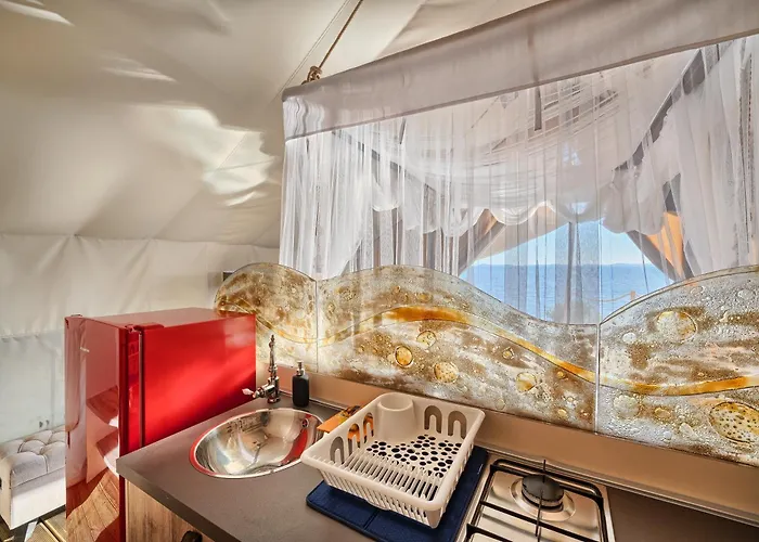 Golden Haven Luxe Glamp * מורטר