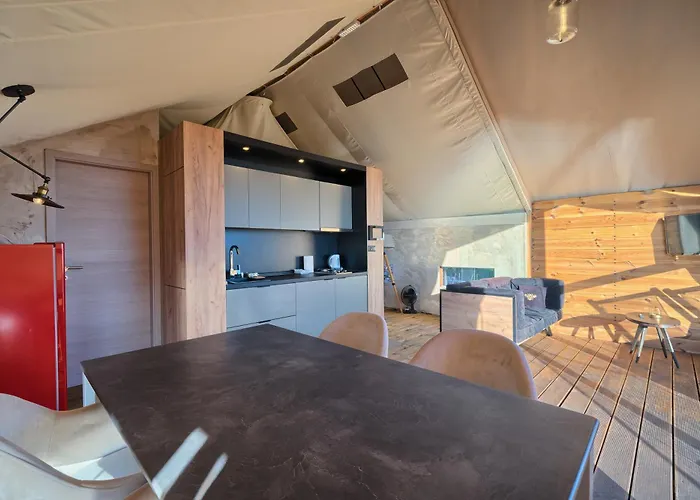 Golden Haven Luxe Glamp פארק נופש מורטר