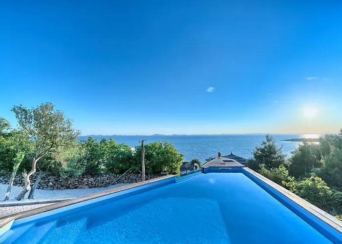 Golden Haven Luxe Glamp