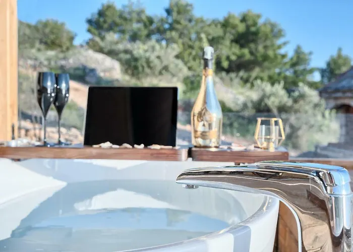 Golden Haven Luxe Glamp Murter