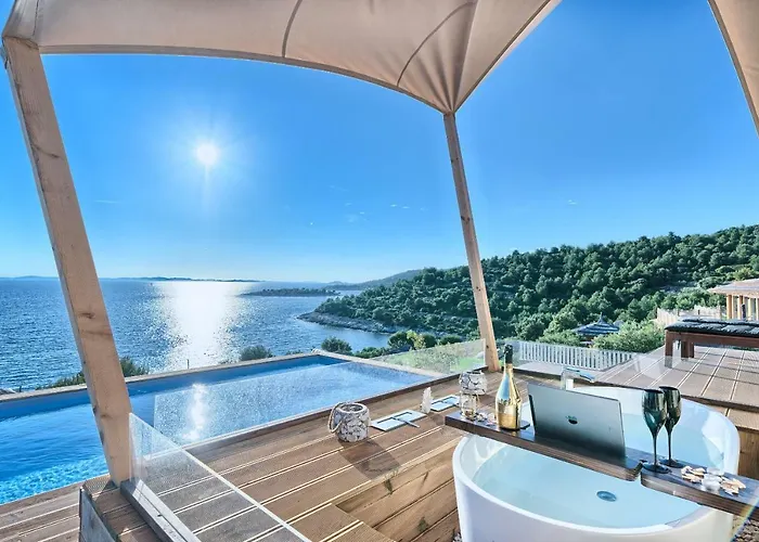 Golden Haven Luxe Glamp