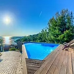 Aldeamento Turístico Golden Haven Luxe Glamp Murter