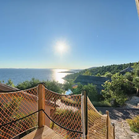 Golden Haven Luxe Glamp * 穆泰尔岛