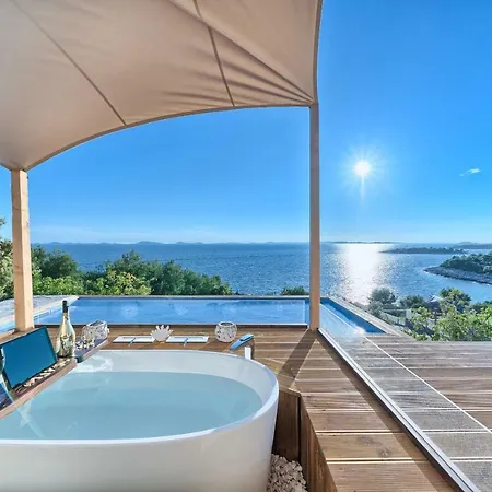 Golden Haven Luxe Glamp 穆泰尔岛