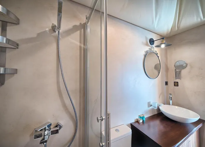 Golden Haven Luxe Glamp Holiday park *