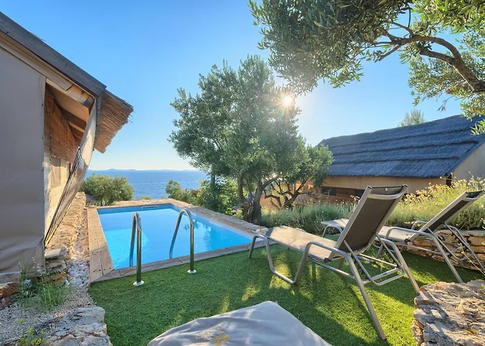 Golden Haven Luxe Glamp Holiday park *