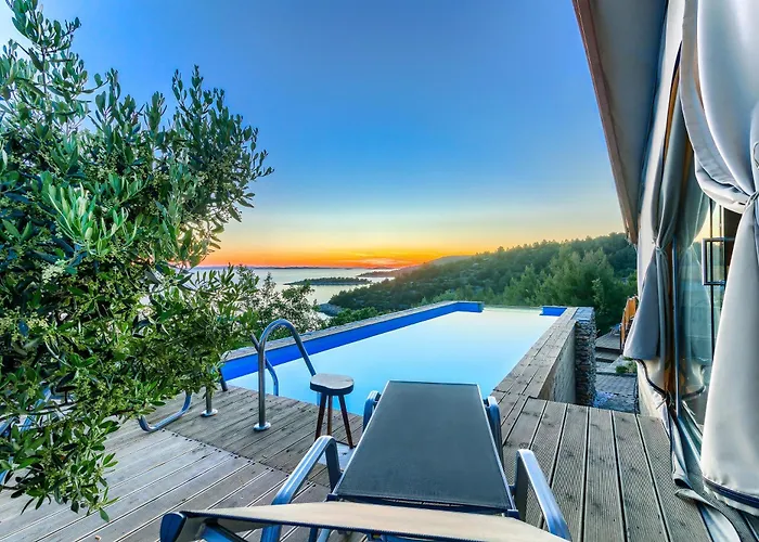 Golden Haven Luxe Glamp Holiday park