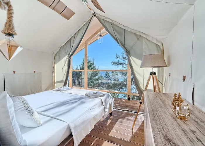 Golden Haven Luxe Glamp Holiday park *