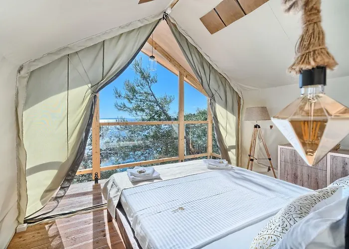 Golden Haven Luxe Glamp Holiday park