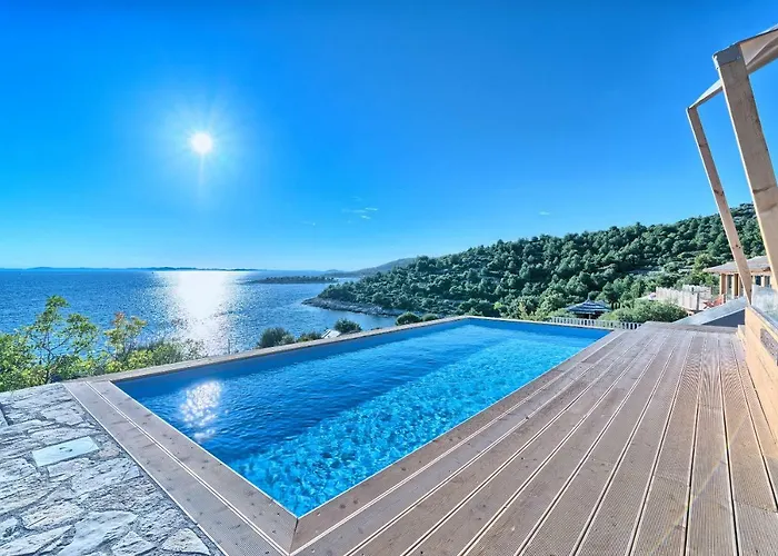 Golden Haven Luxe Glamp Holiday park *